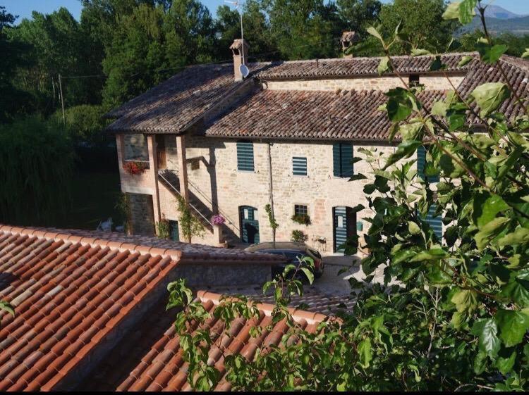B&B Ponte La Pietra Gubbio Eksteriør bilde